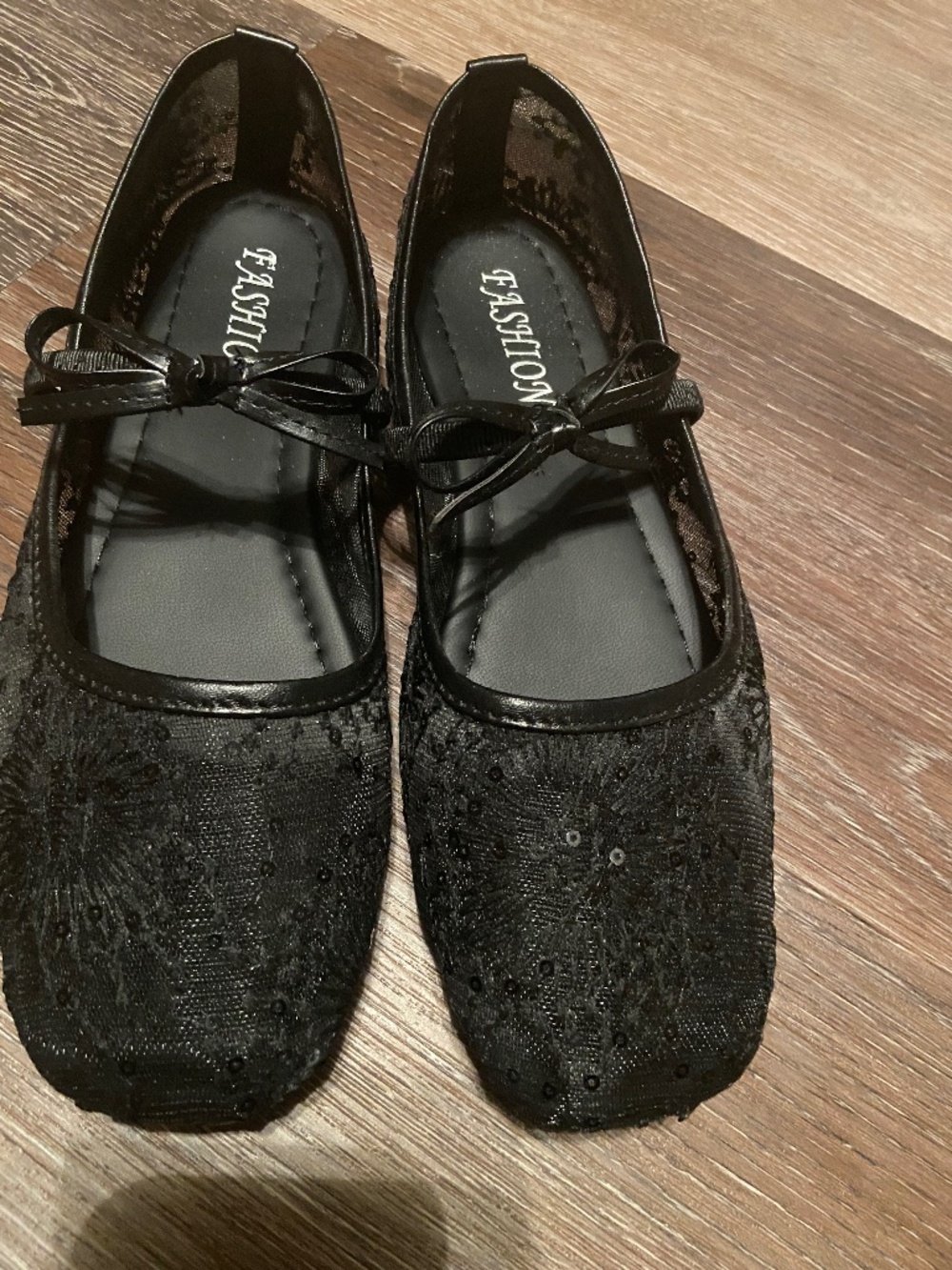 Lace flats